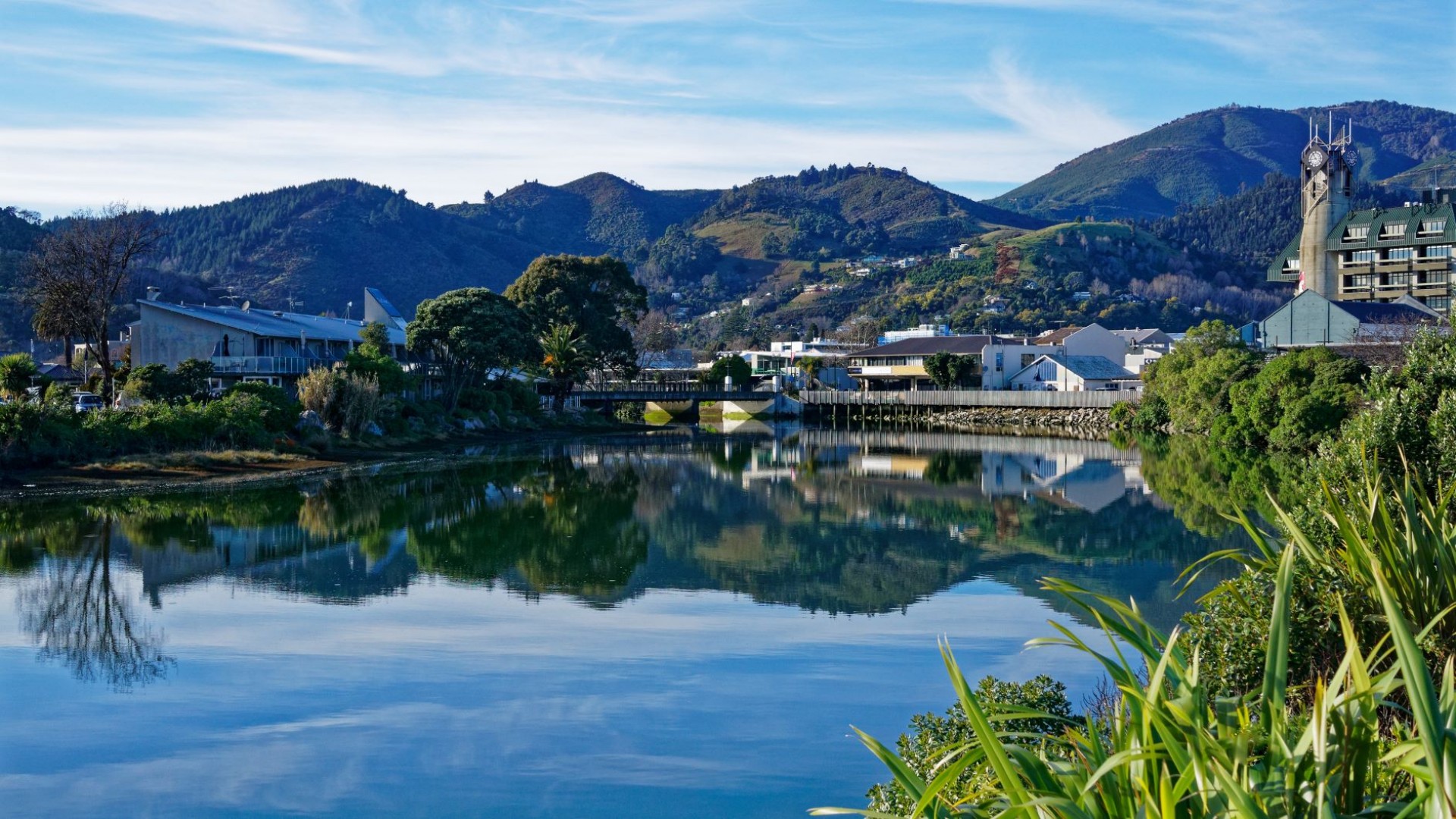Springtime In Nelson - Beaches, Lakes And Mountains